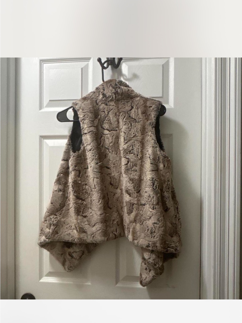 The Limited Gray Taupe Faux Fur Capelet Poncho Open Front Cozy Wrap - Picture 3 of 5